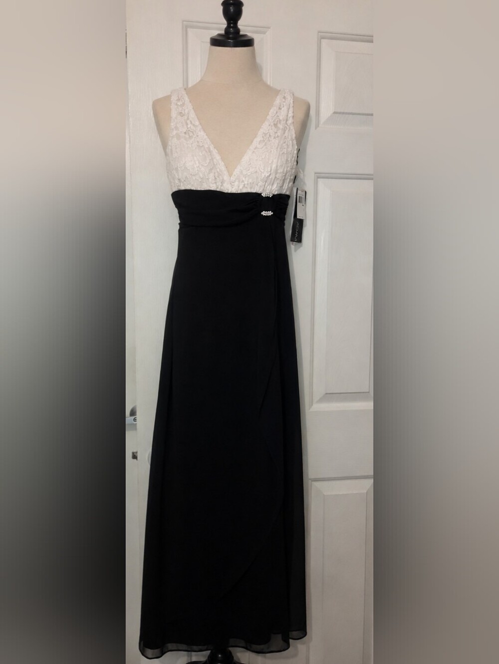 Betsy & Adam Black and White Evening Dress Tag Elegant